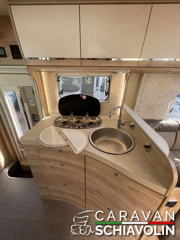 EURA MOBIL INTEGRA LINE 650 HS